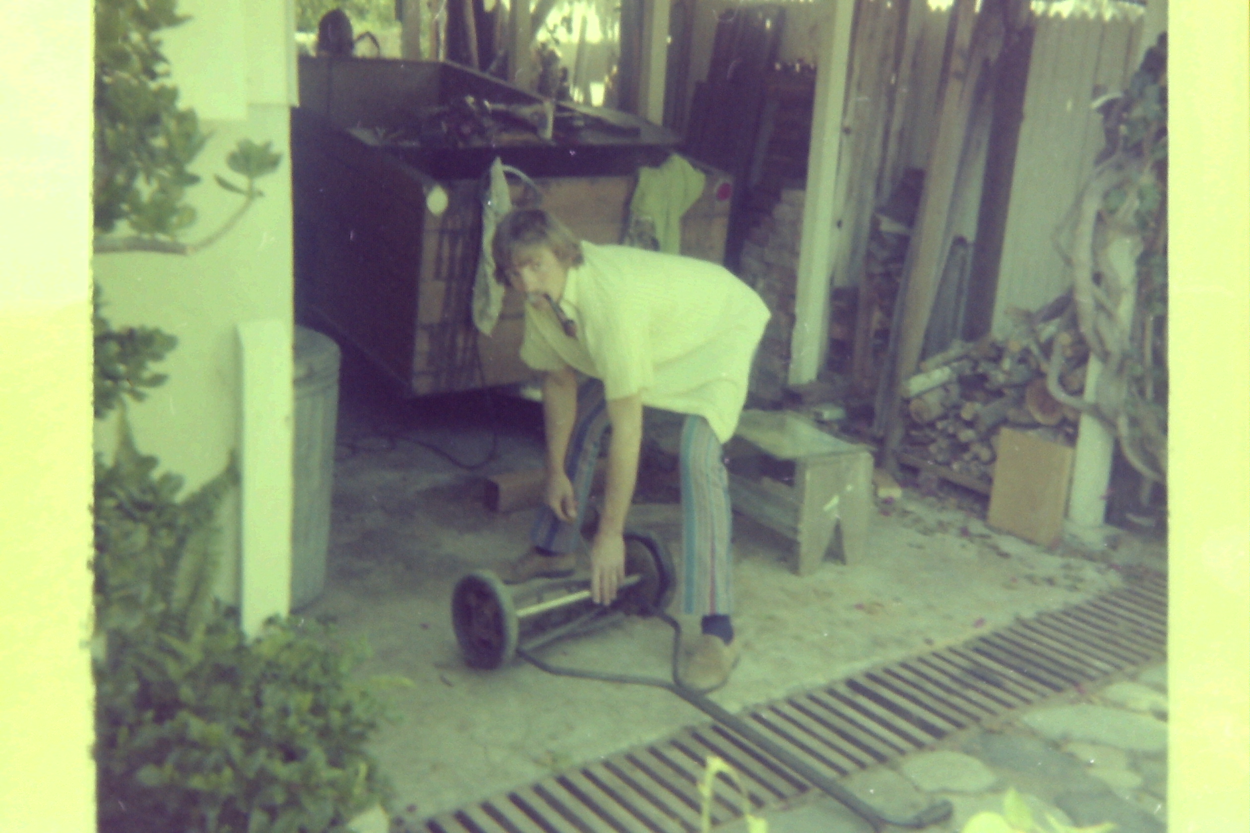 1975-08_P19 meMower phdtAug1975