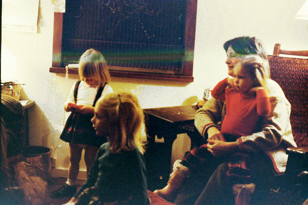 1984-02_P14 MJ Bri KariannaKatrinaBebe enhc