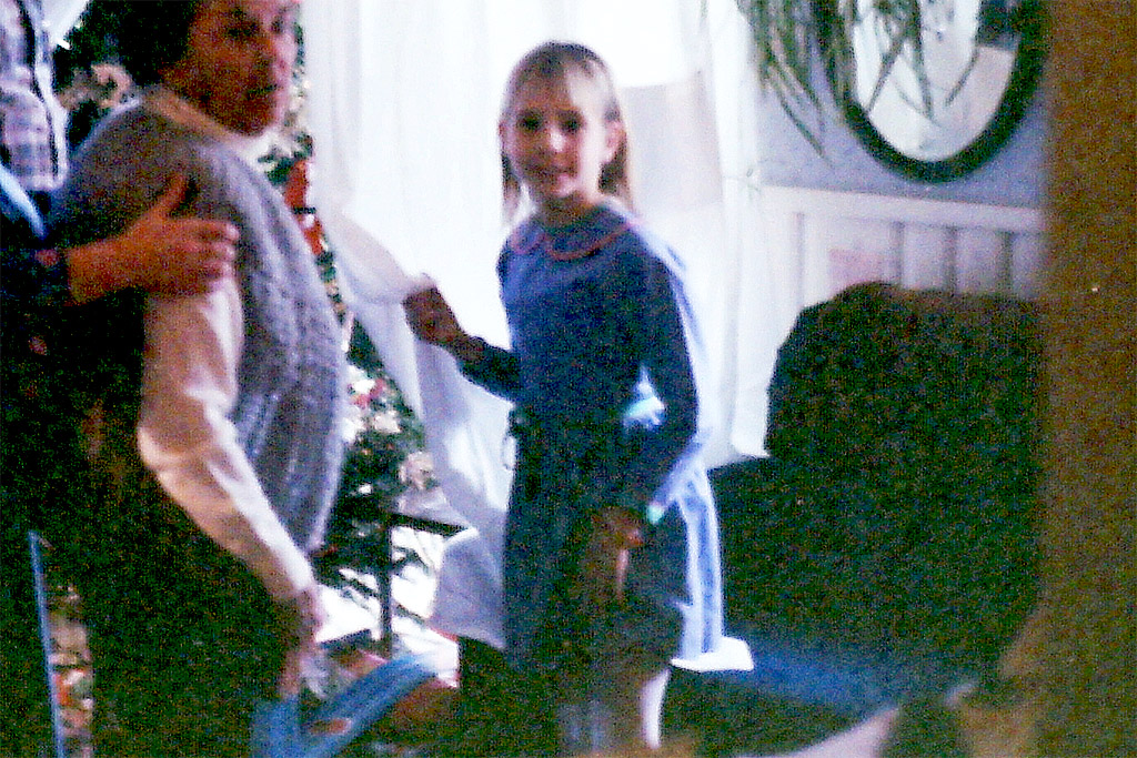 1985-12_P03 enhc cut Dar