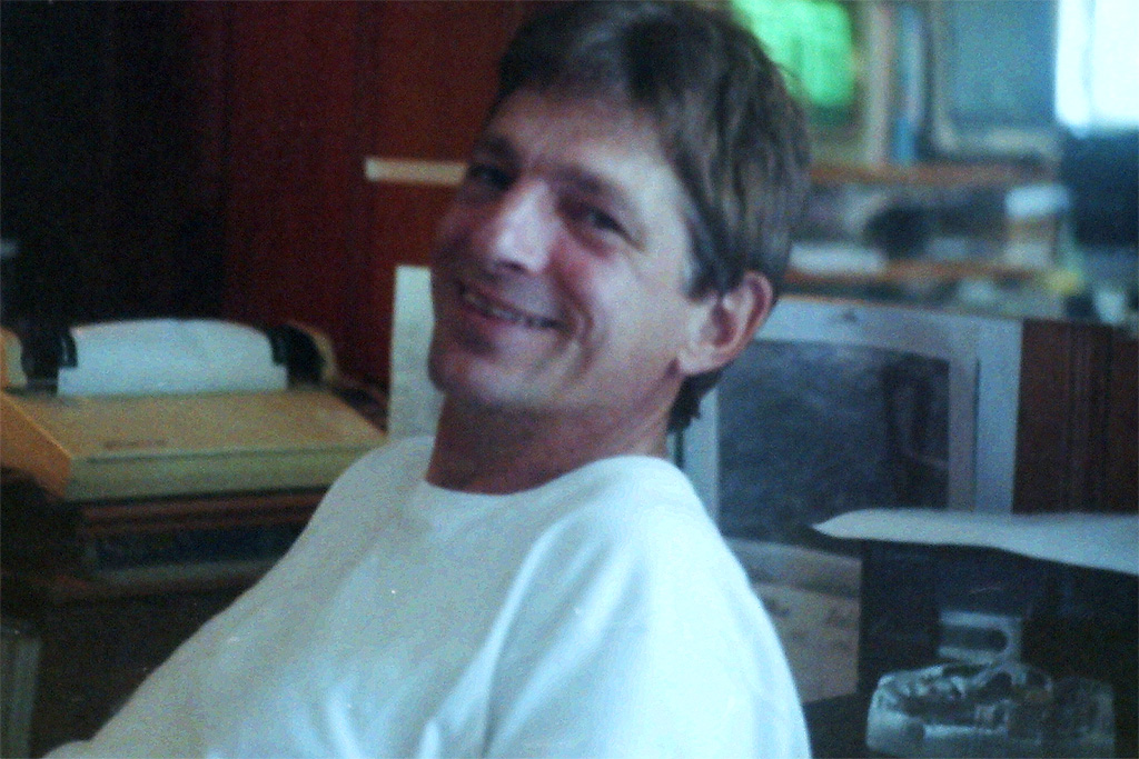 1991-08_P07 VanInMashneeCotg cut